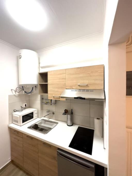 Petite Retreat In Kolonaki, Athens /Netflix Apartment Exterior foto